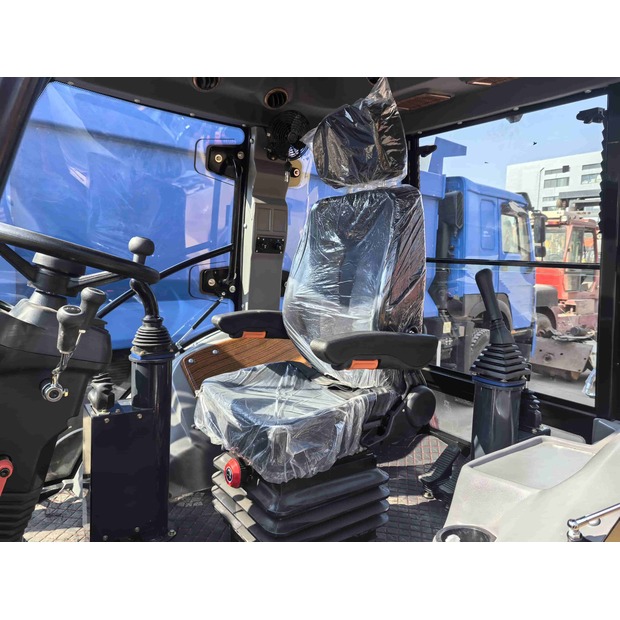 2024 Caterpillar 428F-49192666