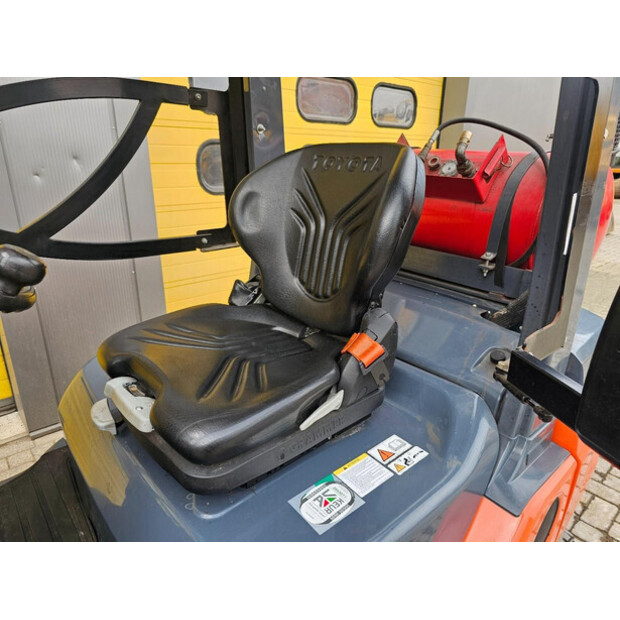 2021 Toyota 02-8FGF25-49193938