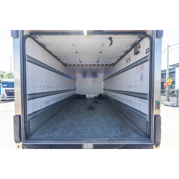 2018 Renault D10-49198604