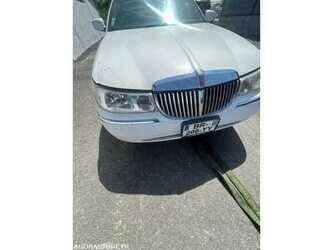 2000-lincoln-town-car-1490829-49202334