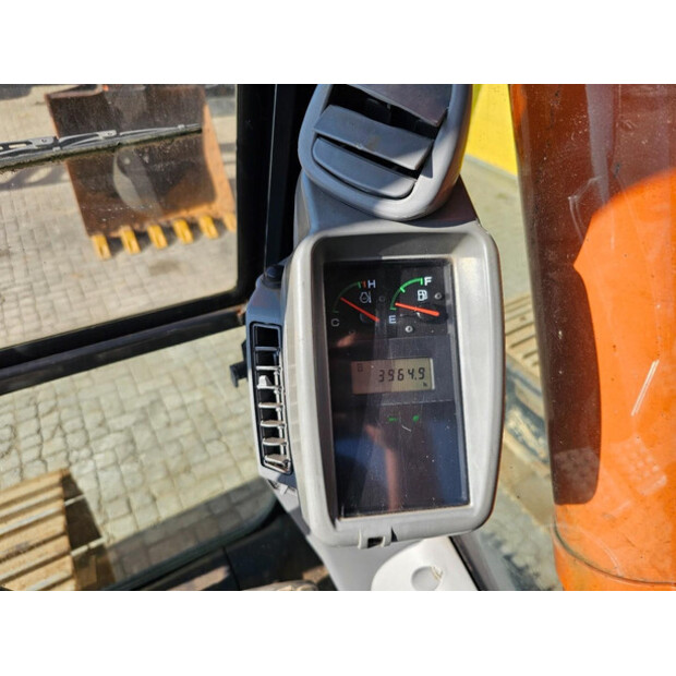 2022 هيتاشى ZX220LC-49204890