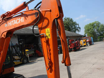 2013-hitachi-zx60u-49211360