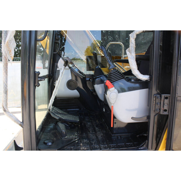 2016 كوماتسو PC70-8-49211507