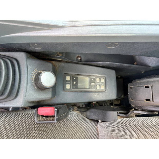 2018 Hyundai HX130LCR-49212808