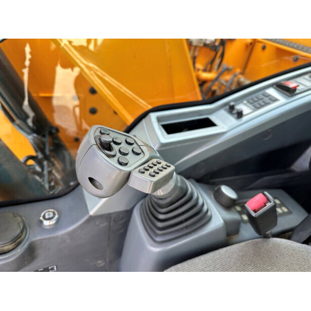 2018 Hyundai HX130LCR-49212809