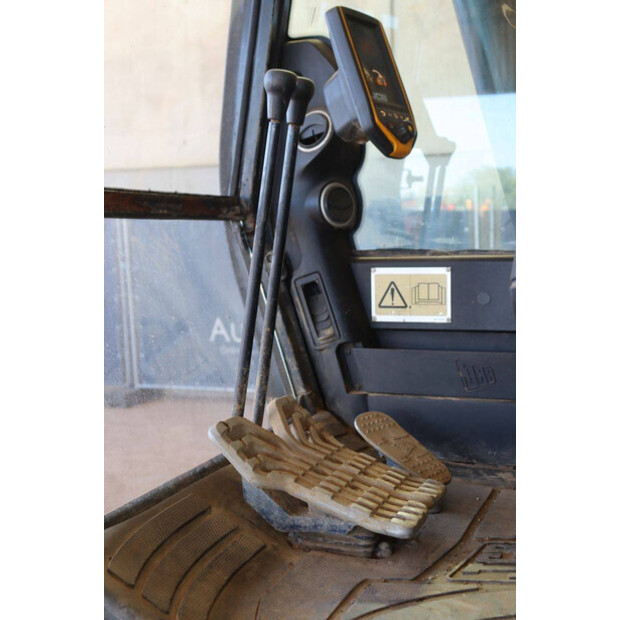 2013 JCB JS130LC-49216085