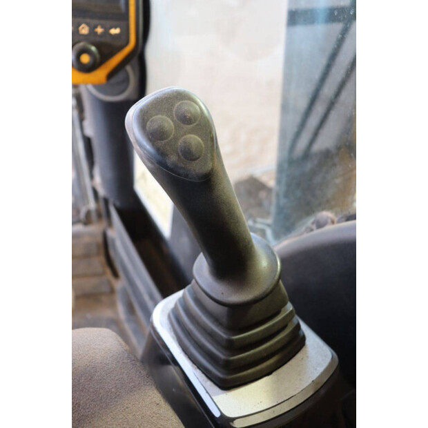 2013 JCB JS130LC-49216086