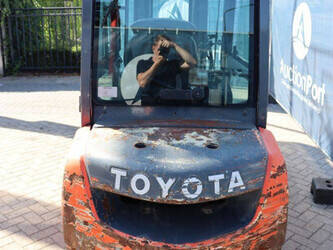 2014-toyota-02-8fdf25-1489300-49216461