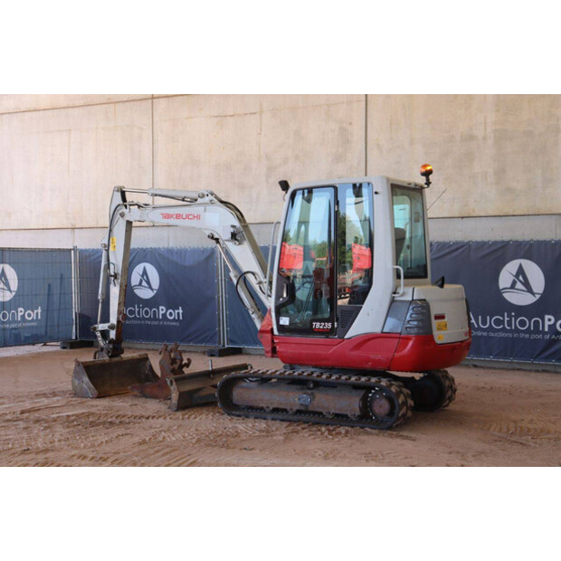 2019 TAKEUCHI TB235-49216949