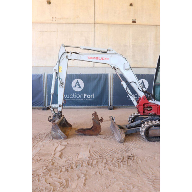 2019 TAKEUCHI TB235-49216956