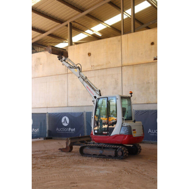2019 TAKEUCHI TB235-49216987