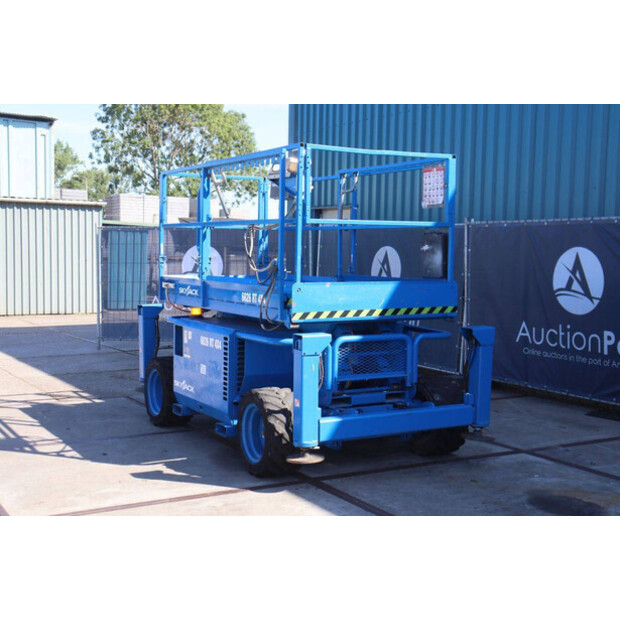 2012 SkyJack SJ6826RT-49219481