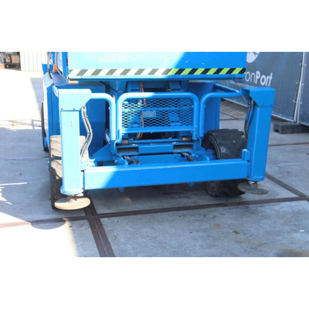 2012 SkyJack SJ6826RT-49219499