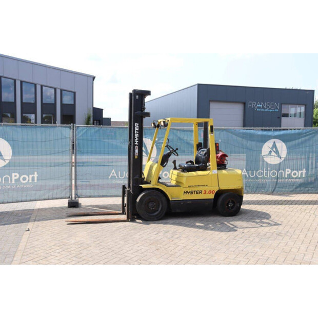1998 Hyster H3.20XM-49220420