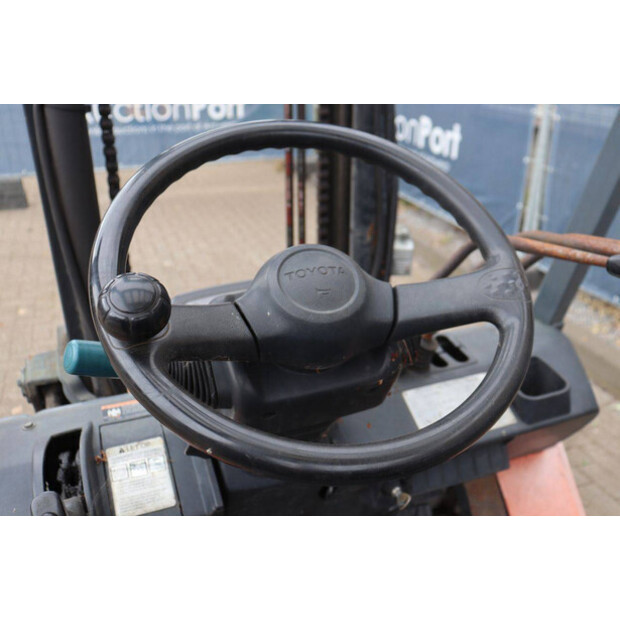 2002 Toyota 02-7FDF30-49221276