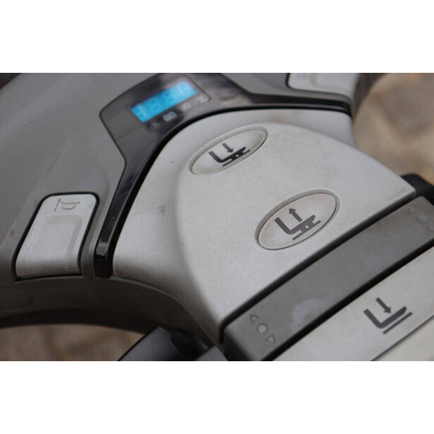 2015 BT SWE140L-49226264