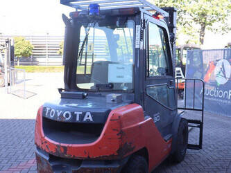 2020-toyota-02-8fdf30-1489842-49227113