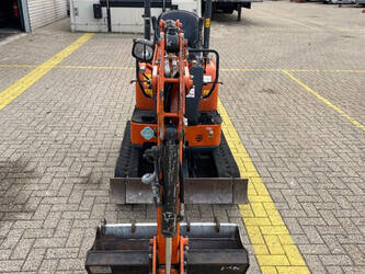 2019-hitachi-zx-10-u-6-49230391