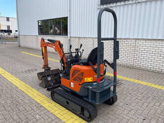 2019-hitachi-zx-10-u-6-49230398