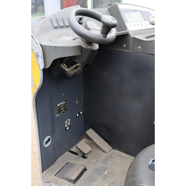2010 Still FM-X25-49230508