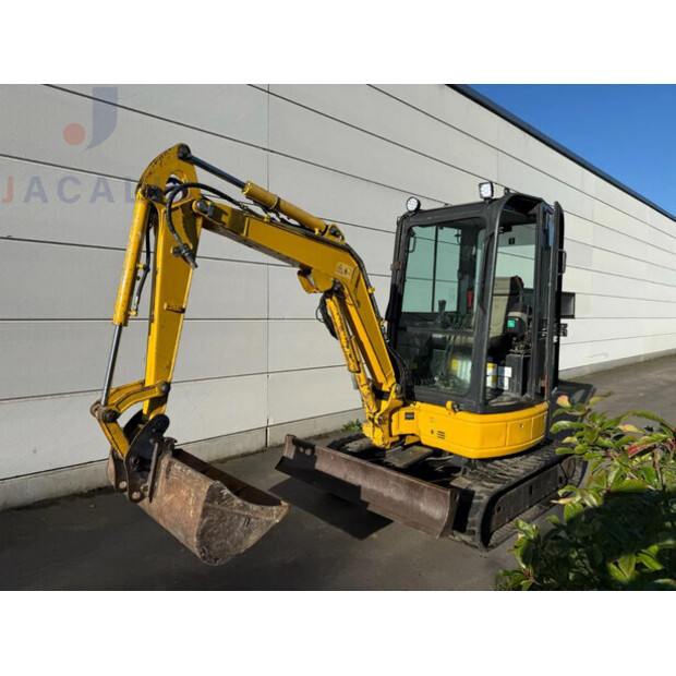 2017 كوماتسو PC26MR-3-49230509