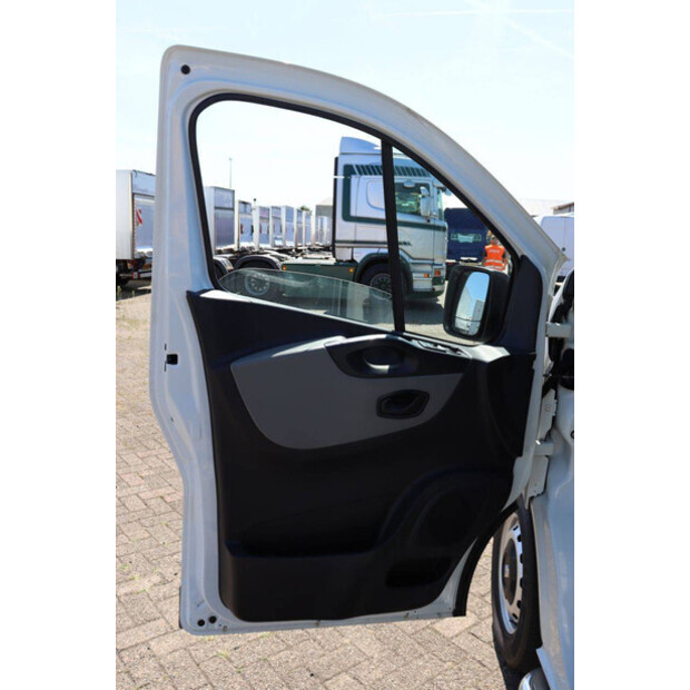 2019 Renault Trafic-49232020