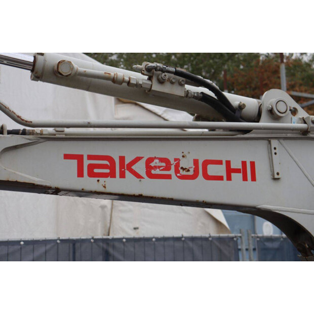2017 TAKEUCHI TB230-49240005