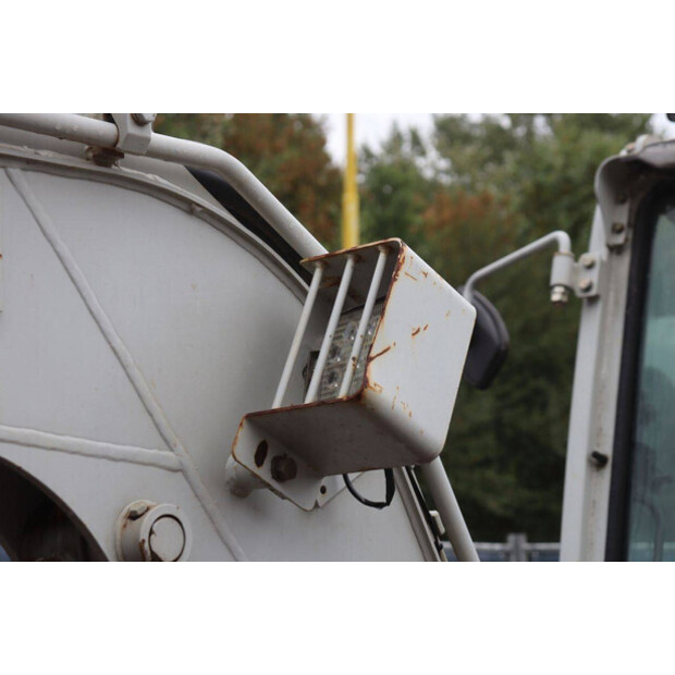 2017 TAKEUCHI TB230-49240006