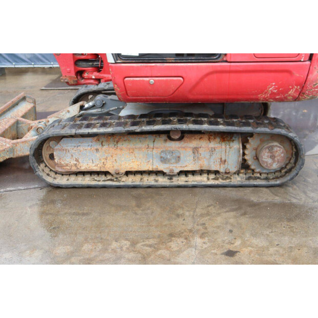 2017 TAKEUCHI TB230-49240011