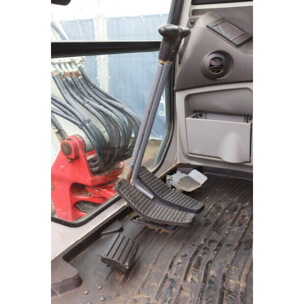 2017 TAKEUCHI TB230-49240021