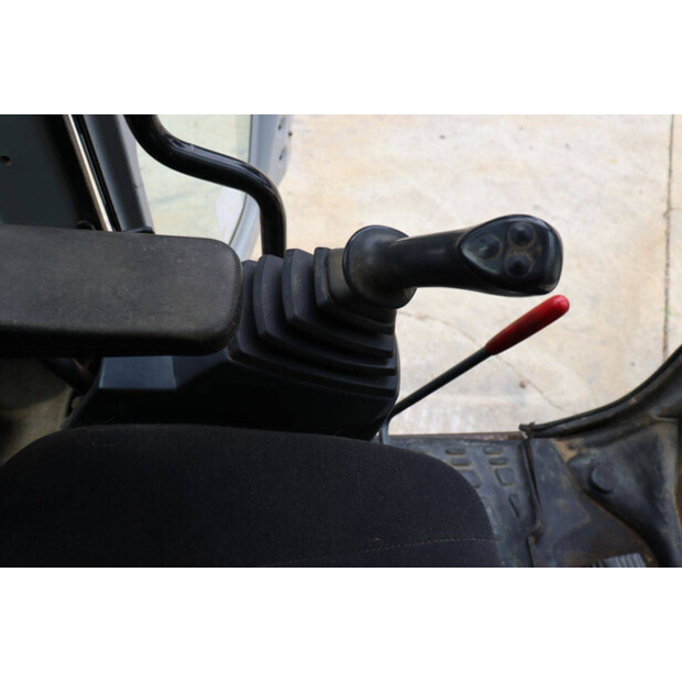 2008 New Holland Kobelco E135BSR-2-49240633