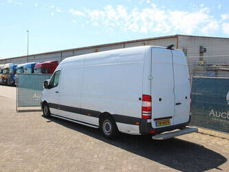 2015-mercedes-benz-sprinter-1489485-49240825