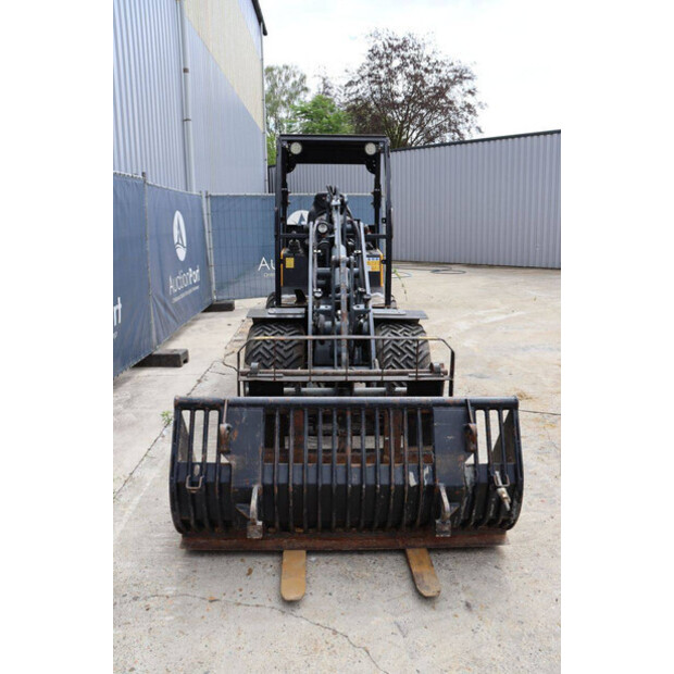 2011 جاينت V452T-49241837