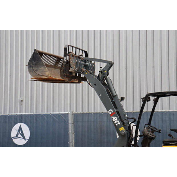 2011 جاينت V452T-49241870