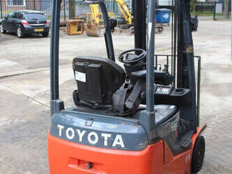 2016-toyota-8fbe15t-1489529-49242073