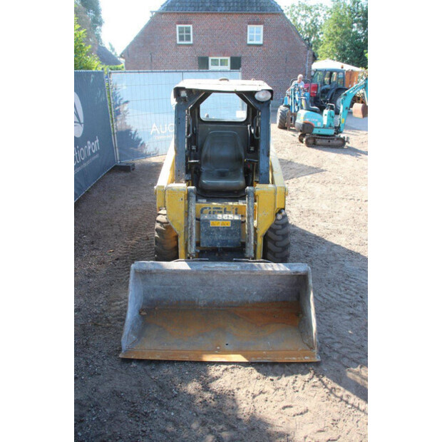 2014 Gehl 3840-49242821