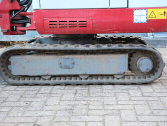 2011-takeuchi-tb016-1491412-49243680