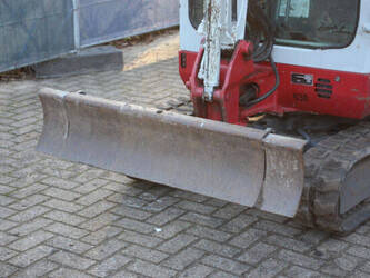 2011-takeuchi-tb016-1491412-49243699