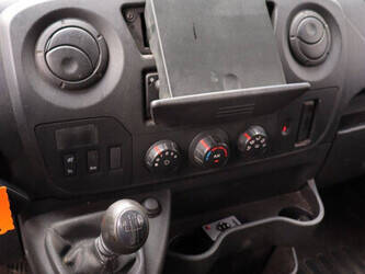 2018-renault-master-1491426-49244235