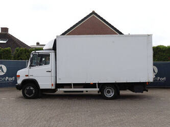 2010-mercedes-benz-vario-813d-49244303