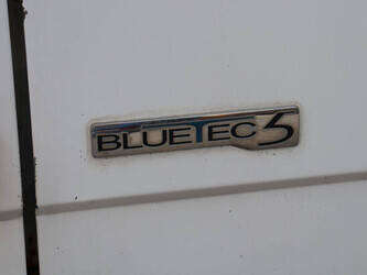 2010-mercedes-benz-vario-813d-49244315