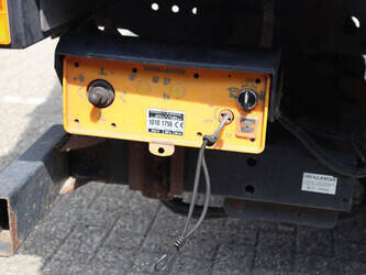 2010-mercedes-benz-vario-813d-49244323