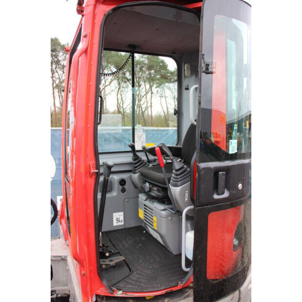 2011 New Holland E50.2C-49244667