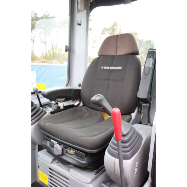 2011 New Holland E50.2C-49244668