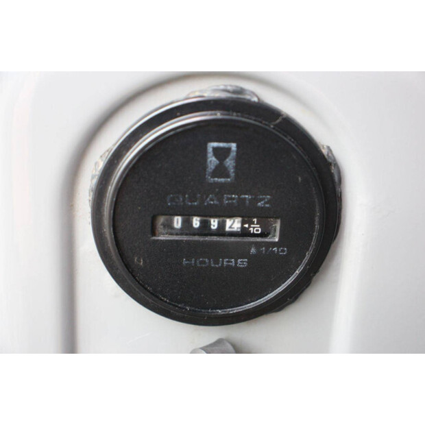 2011 New Holland E50.2C-49244671