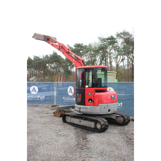 2011 New Holland E50.2C-49244678