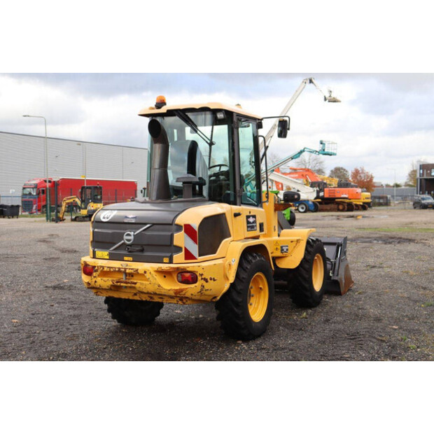 2016 Volvo L30G-49244685