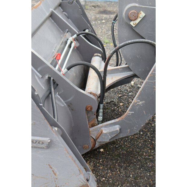2016 Volvo L30G-49244691