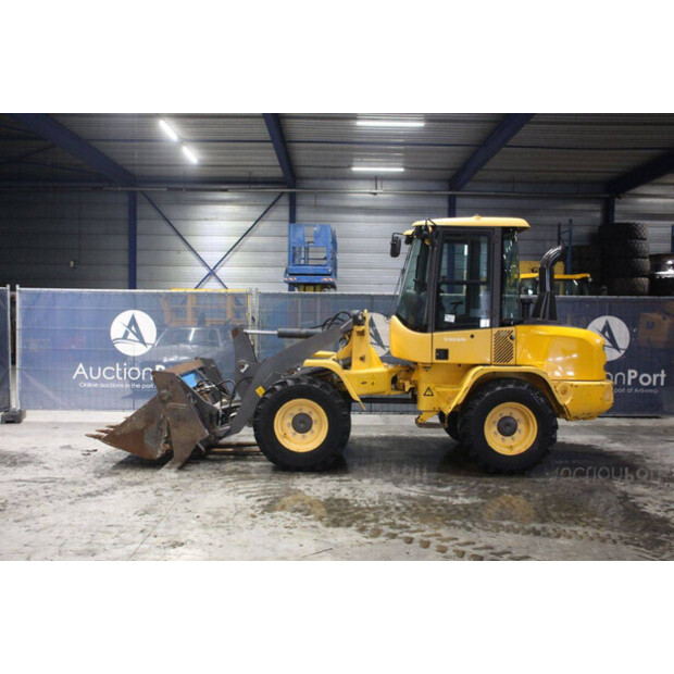 2016 Volvo L30G-49244753