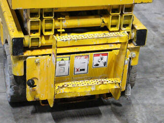 2011-haulotte-compact-8-1491463-49245310